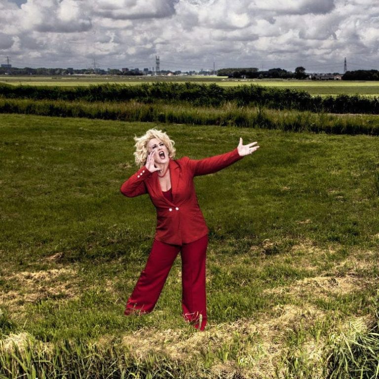 Karin-Bloemen-Screaming-mobile