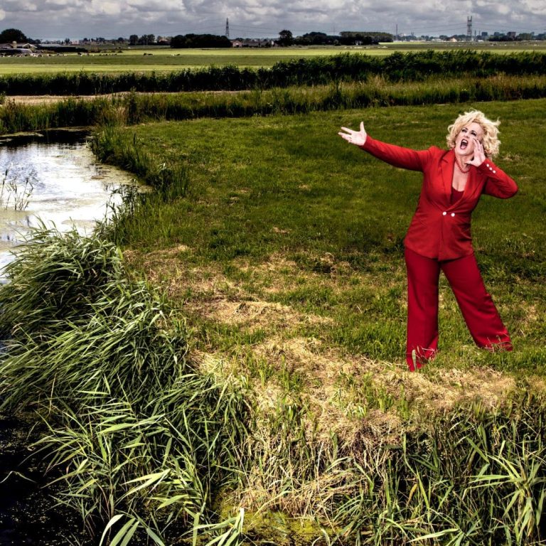 Karin-Bloemen-Screaming-v2